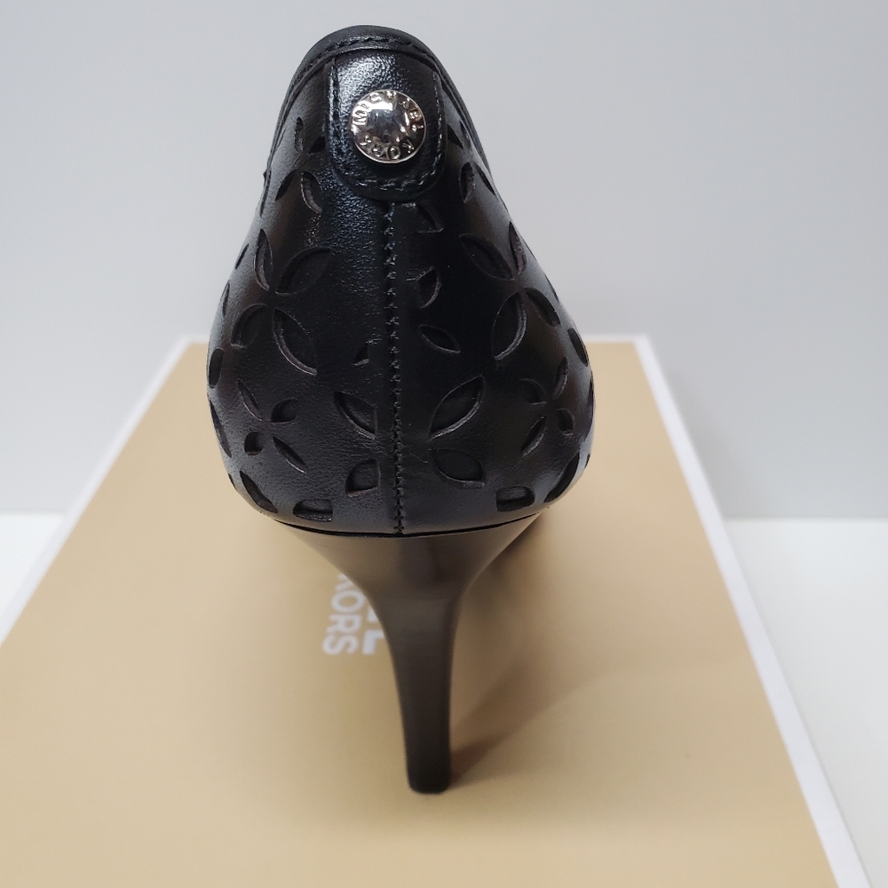 MK Flex Mid Pump cutout Leather heels ๐ - Picture 5 of 9